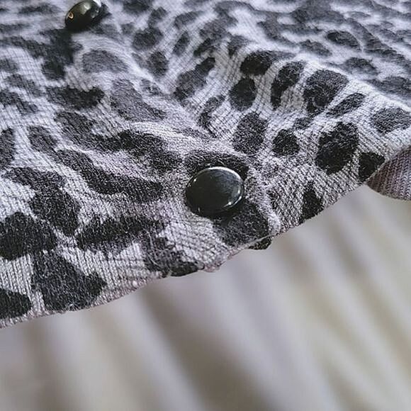 Nina Leonard grey cheetah print soft ribbed cardigan Size M - Picture 14 of 14